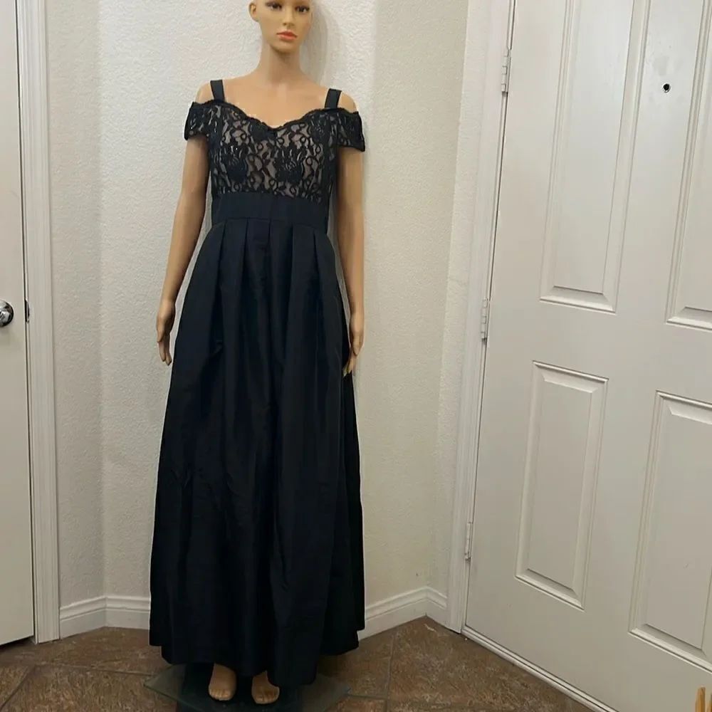 R&M Richard’s Womans Sz 6 Black Dress Sweetheart Lace Off Shoulder Pleated Maxi